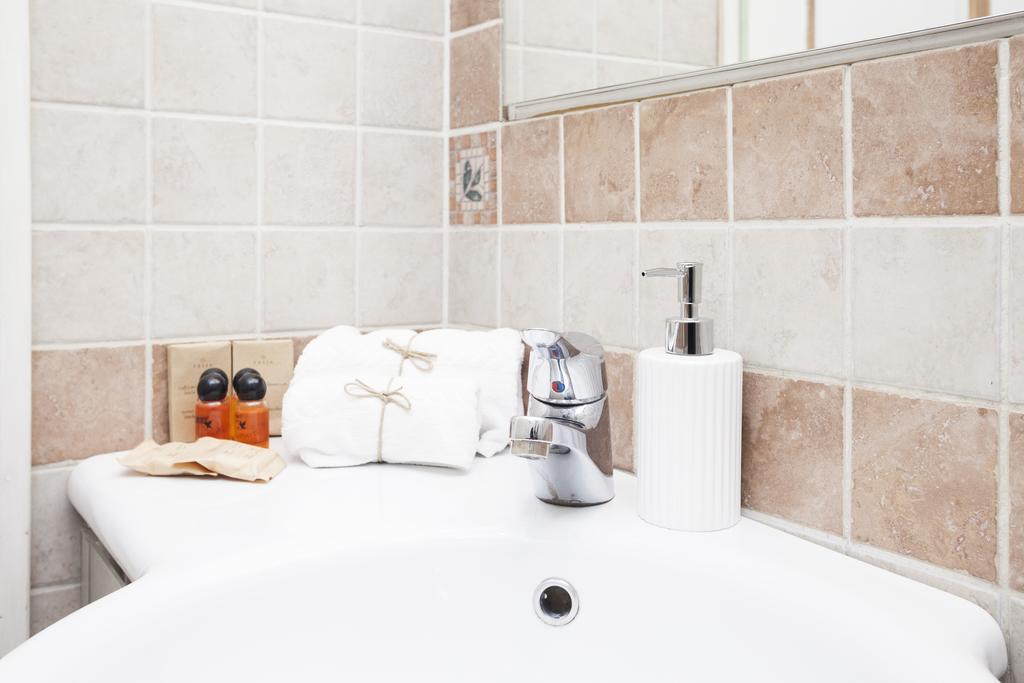 Tritone 91 Apartments ローマ エクステリア 写真